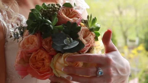 Closeup of bride hands holding beautiful wedding bouquet Video stock 49835519