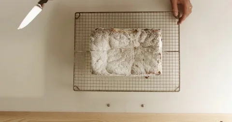 Closeup of brioche cake. texture of cake with raisins. Video stock 78507583