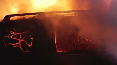 Closeup of a burning car with big fire, window breaks and flames get bigger in Vídeos de archivo 248905211