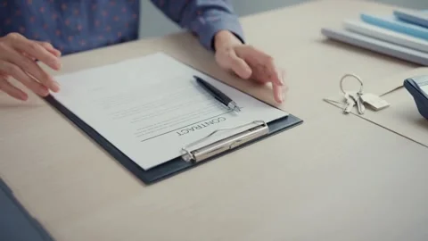 Closeup businessman hand signing contract Stock-Footage 307576853