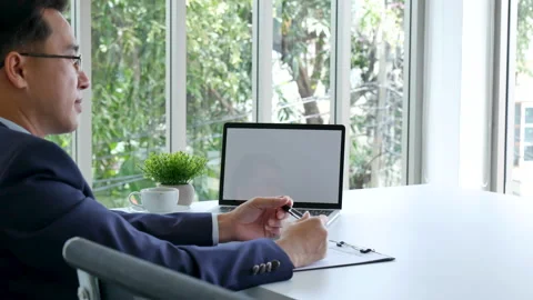 Closeup businessman hands working use laptop green screen finance business docum Video stock 275000256