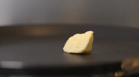 Closeup of butter placed into frying pan - dancing back and forward 스톡 동영상 48417834