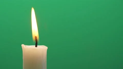 Closeup candle fire flame burning on chroma key green screen background 4K video Vídeos de archivo 150918843