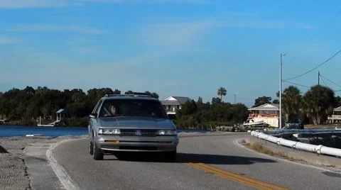 Closeup of car passing over bridge Vídeos de archivo 45232584