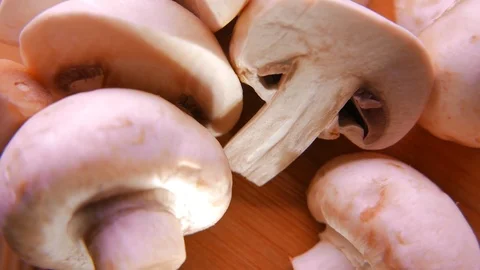 Closeup of champignons and vegetables. 4K UHD Vídeo Stock 73111113