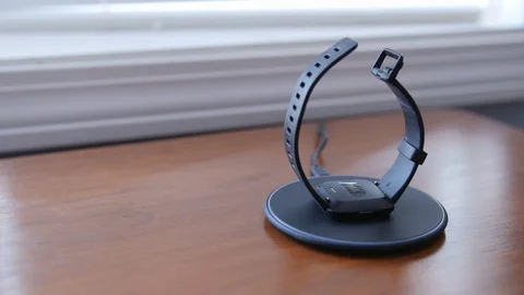 Closeup Charging Smart Watch on Wireless Charging Mat 스톡 동영상 103046296