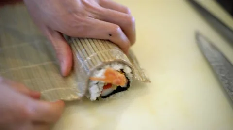 Closeup of chef making sushi and slicing a sushi roll. Stock-Footage 67867592