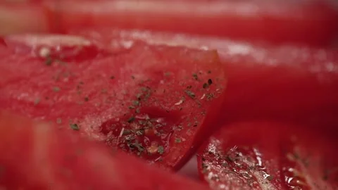 Closeup chef sprinkle dried basil on slices ripe red tomatoes in vegetable dryer Video stock 254932747