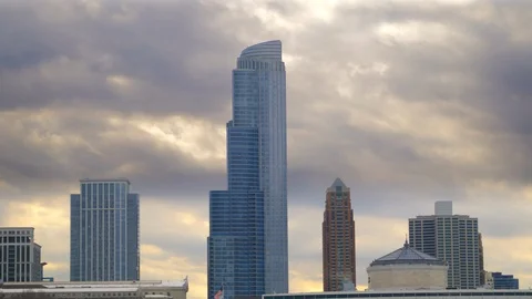 Closeup of the Chicago skyline during a cloudy sunrise Video stock 89513840
