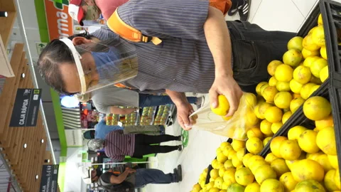 Closeup choosing oranges in the supermarket. vertical video 4k 動画素材 141005804