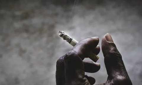 Closeup of cigarette butt with hand Foto stock