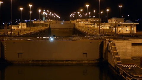Closeup of Cocoli locks during the night. Stock-Footage 121461667