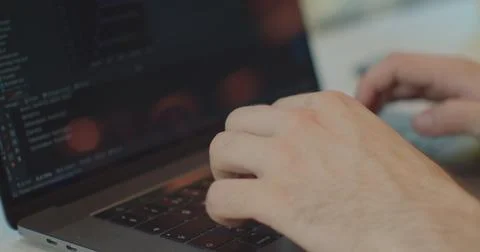 Closeup coding on screen, Man hands coding html and programming on screen laptop Stockfoto's