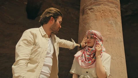 Closeup of a Couple leaning against Petra's pillars Stock Footage 271579341