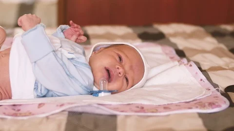 Closeup of crying newborn baby Video stock 73534862