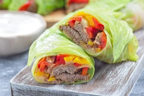 Closeup cut of beef and vegetable cabbage leaves wraps, served with plain yogurt 스톡 사진