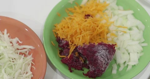 Closeup of cutting chopping a piece of cabbage into smaller pieces. Stock-Footage 119880381