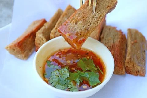 Closeup of Deep Fried Fish Crackers or Kropek with Sweeten Chili Dipping Stockfoto's