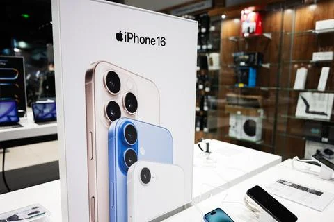 Closeup Display of the Latest Iphone 16 Smartphone Models in a Retail Techn.. Stock Photos