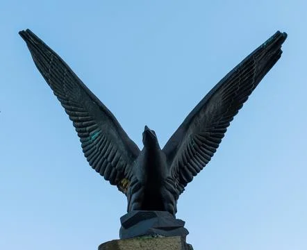 A closeup of an Eagle statue with a blue sky background Foto stock