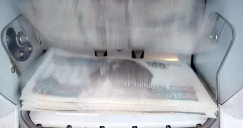 Closeup of Electronic Cash Counting Machine for Egyptian Currency Efficiency 스톡 동영상 317922673