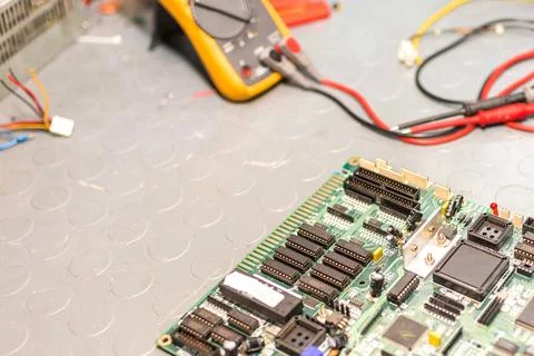 Closeup of electronic components on an old computer motherboard Foto stock