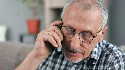 Closeup face elderly 70s man talking smartphone calling to doctor clinic sitting Stockbeeldmateriaal 154121840