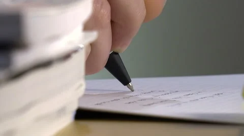 Closeup footage on female hands using a pen: handwriting on a notebook Vídeo Stock 60575207