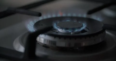 Closeup of a gas burner with bright flames, highlighting its cooking function Vídeos de archivo 297374031