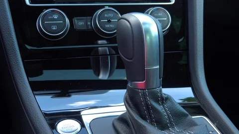 Closeup on a gearshift in a luxurious car 스톡 동영상 92407821