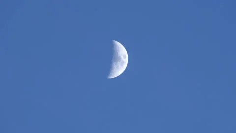Closeup of half moon against clear blue sky on a clear day in spring. Stock-Footage 153243223