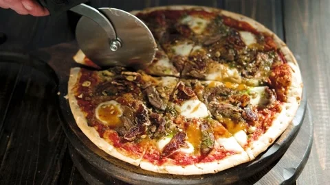Closeup hand of chef baker cutting pizza at kitchen Stock-Footage 172277233