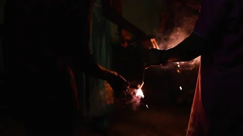Closeup hand holding firecrackers, Group of friends celebrating night party w Vidéo 148267657