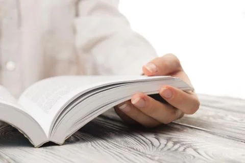 Closeup hand open book for reading concept background 库存照片