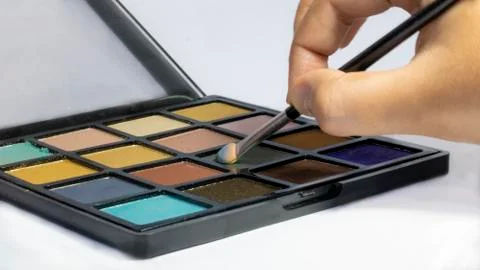 Closeup of hand using an eyeshadow set 스톡 사진