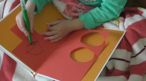 Closeup of hands and drawing the child 스톡 동영상 48802647