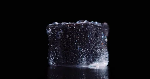 Closeup ice cubes rotating on dark background. Vídeos de archivo 164994560