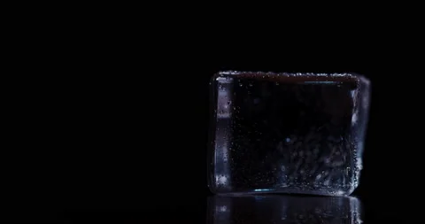 Closeup ice cubes rotating on dark background. Vídeos de archivo 165241152