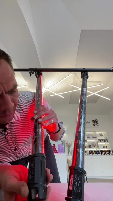 Closeup image of curling wands and technician adjusting devices Vídeo Stock 335358903