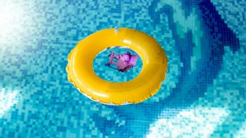Closeup image of inflatable yellow ring for children in swimming pool Foto stock