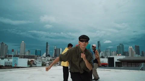 Closeup image of profession hipster dancing break dance at rooftop. Endeavor. 库存照片