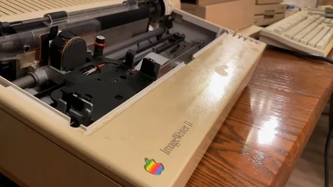 Closeup of ImageWriter II dot matrix printer, Apple IIGS desktop computer, Vidéo 123646615