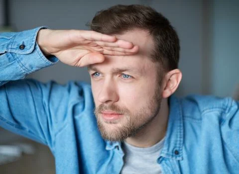 Closeup IT software man engineer looking forward for new opportunities Foto stock