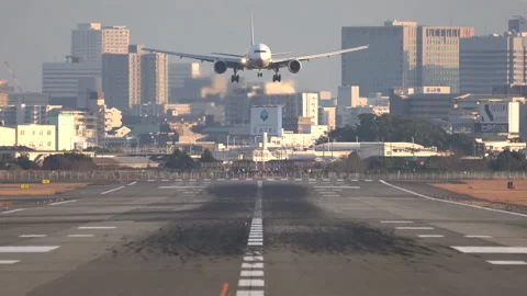 Closeup of large Jet plane landing scene Video stock 160207738