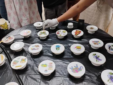 Closeup of learning resin art session in a office with group of colleague i.. Фото