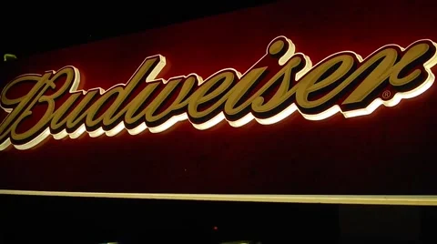 Closeup lighted budweiser sign Vídeos de archivo 45364682