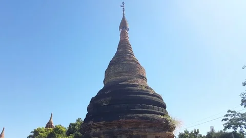 Closeup low angle shot of ancient pagoda top on sunny day, sky, Bagan, Myanmar Vídeos de archivo 78878422
