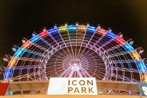 Closeup low angle shot of the illuminated Ferris wheel at the ICON Park in Orlan Fotos de archivo