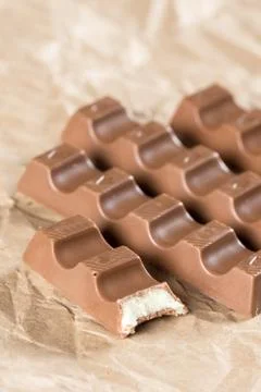 Closeup macro chocolate bars on the brown paper Stock-Fotos