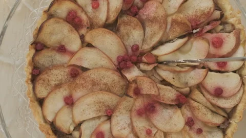 Closeup of Man Cutting Apple Pie at Home 库存影片 168271342